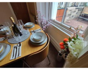 Central Edinburgh Private Garden with parking